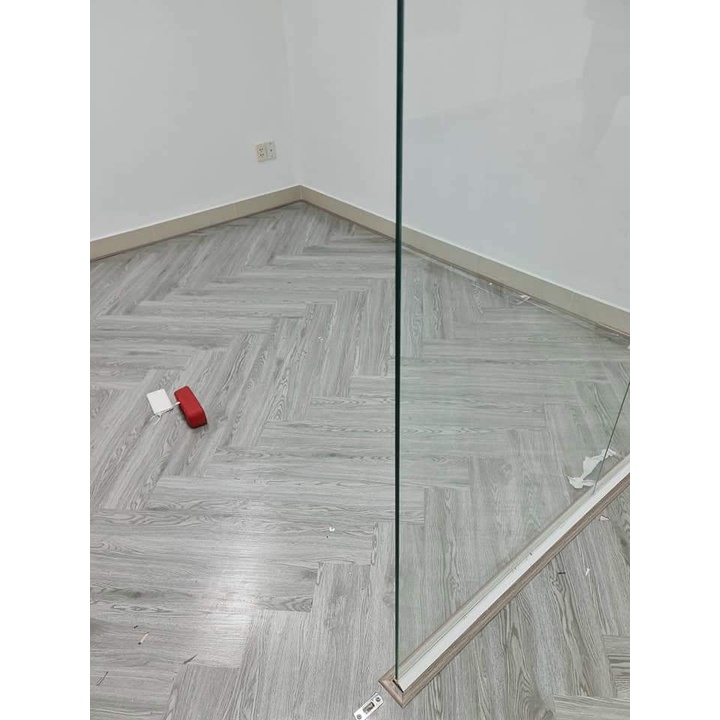 Sàn Nhựa Giả Vân Gỗ Sẵn Keo Màu Xám Hot Hit, Giá Tại Kho