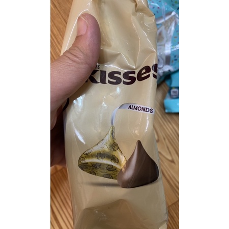 Socola Hershey’s Kisses Sữa Hạnh Nhân của Mỹ