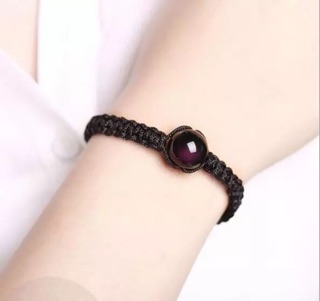 Vòng tay thắt dây may mắn 