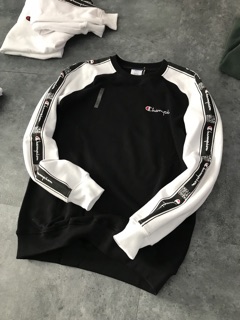 Áo tay dài sweater Champion.