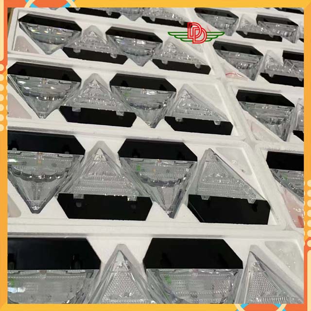 Combo 2 Đèn LED Treo Tường Hình kim cương Năng Lượng Mặt Trời lk0412