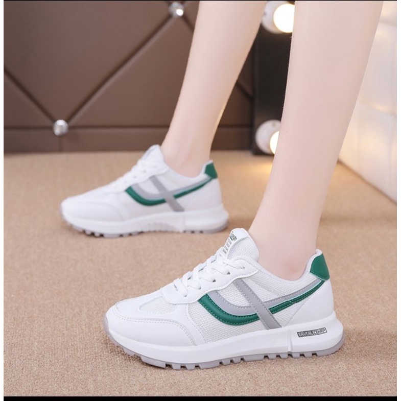 Giầy thể thao nữ phối viền cam và xanh