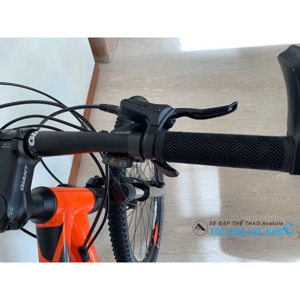 Giant ATX 830, Khung hợp kim nhôm GIANT ALUXX ATX 8 27.5", Phanh Tektro, Bộ chuyển số Shimano Altus 27speed, Màu cam