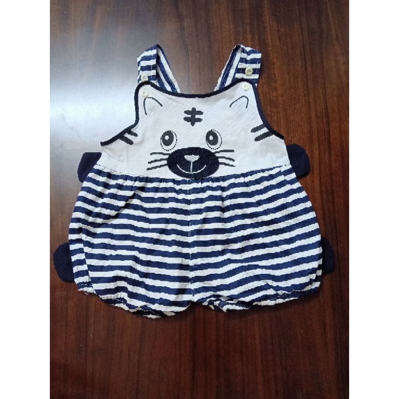 Yếm mèo xinh yêu cho bé