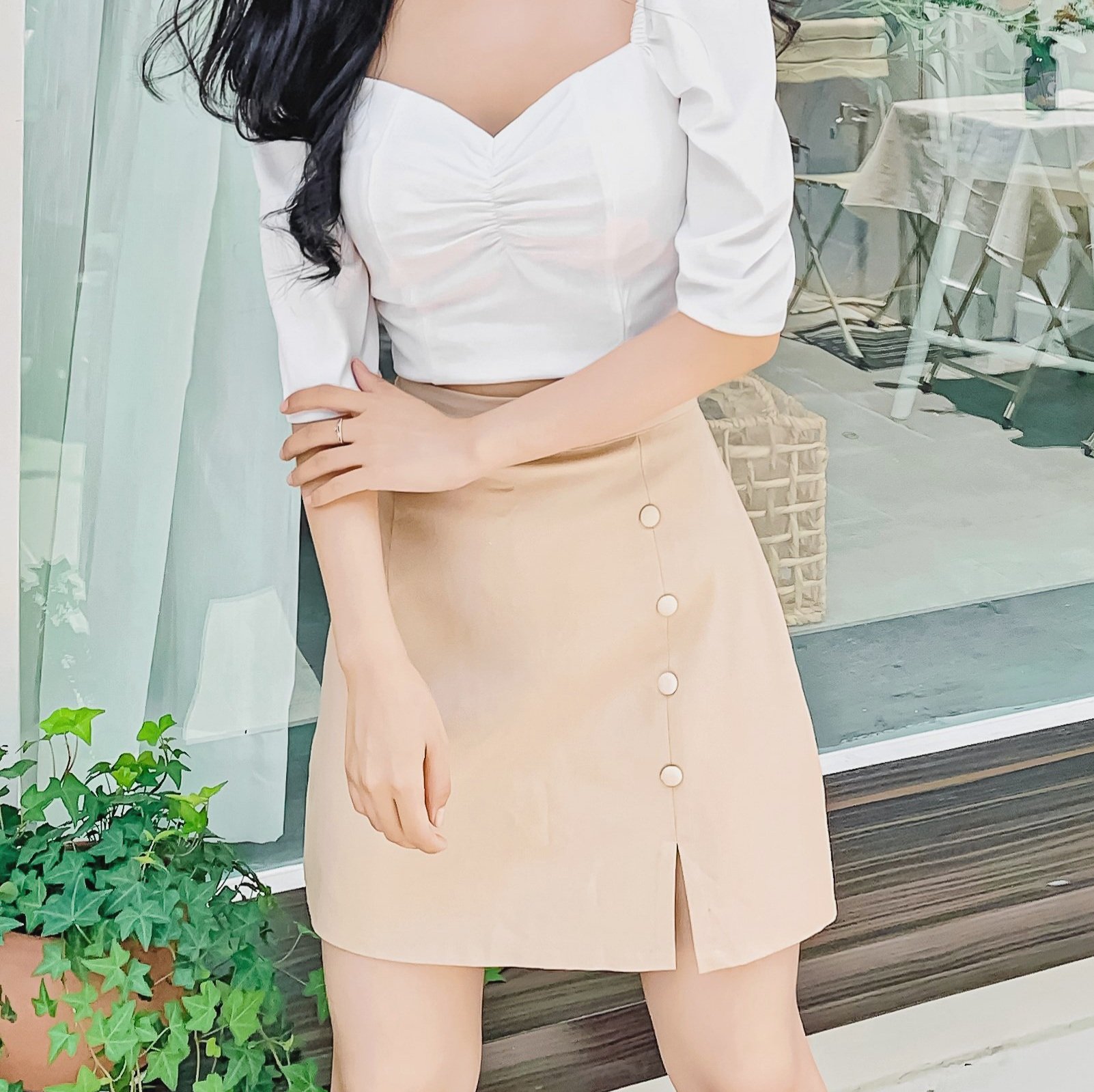 KOOKY HOUSE - JENA SKIRT - Chân váy xẻ tà 1 bên nhấn nút bọc | BigBuy360 - bigbuy360.vn
