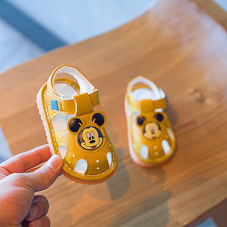 Giày tập đi - Sandal cho bé trai bé gái tập đi hình chuột Mickey đế mềm chống trơn trượt, phát tiếng kêu G33