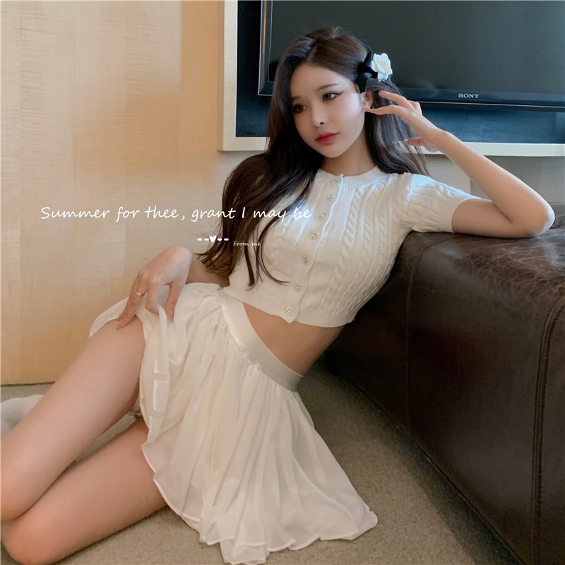 Set áo croptop ôm body hở eo tay ngắn trắng tôn dáng có nút + váy lưới voan lưng cao xếp ly ulzzang