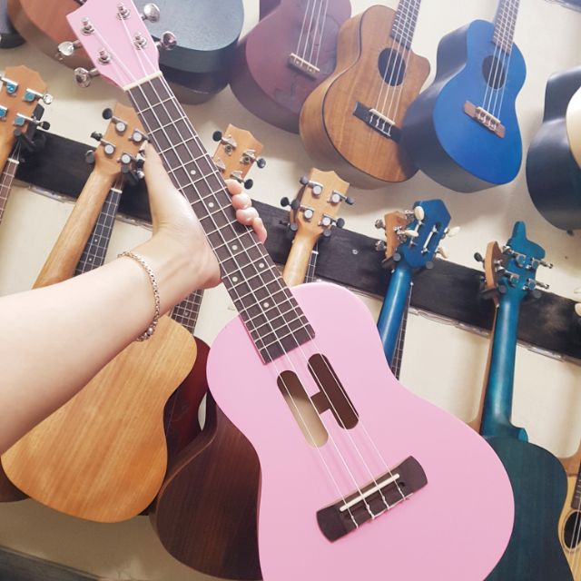 Đàn ukulele concert 23 inches chữ H màu hồng