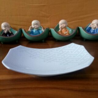 Dĩa sứ cong hình thuyền