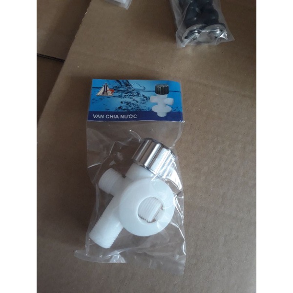 DV01 - Van chia nước, van khoá nước 3 đầu chờ HÙNG ANH