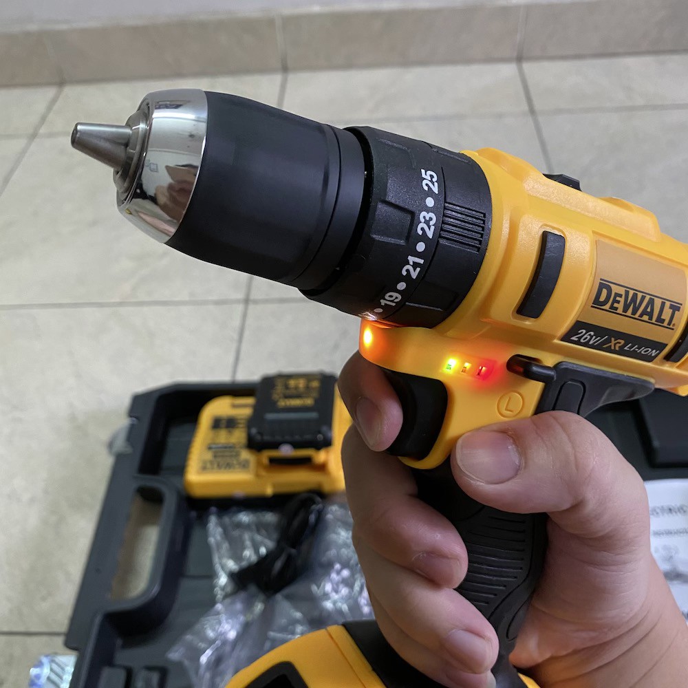 Khoan pin Dewalt 24V có búa, 2 pin kèm đế sạc pin/ 24 phụ kiện mũi các loại đi kèm