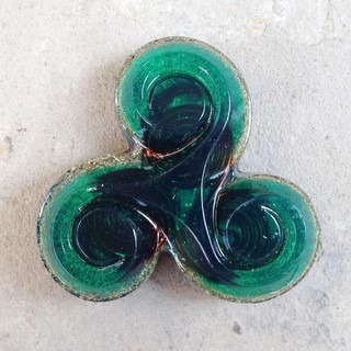 [Kho HN] Orgonite Triskele Celtic  (Tam cực - Vòng xoáy sự sống)