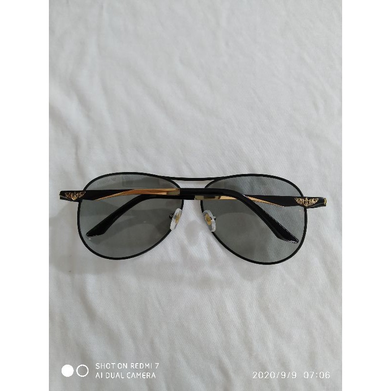 kính đổi màu polarized EMPORIO ARMANI của Italy