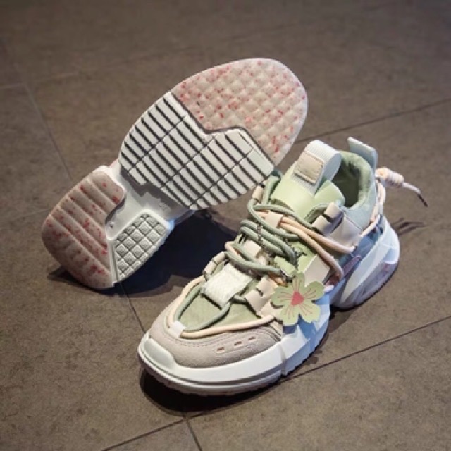 Giày thể thao hoa anh đào nữ hót | BigBuy360 - bigbuy360.vn
