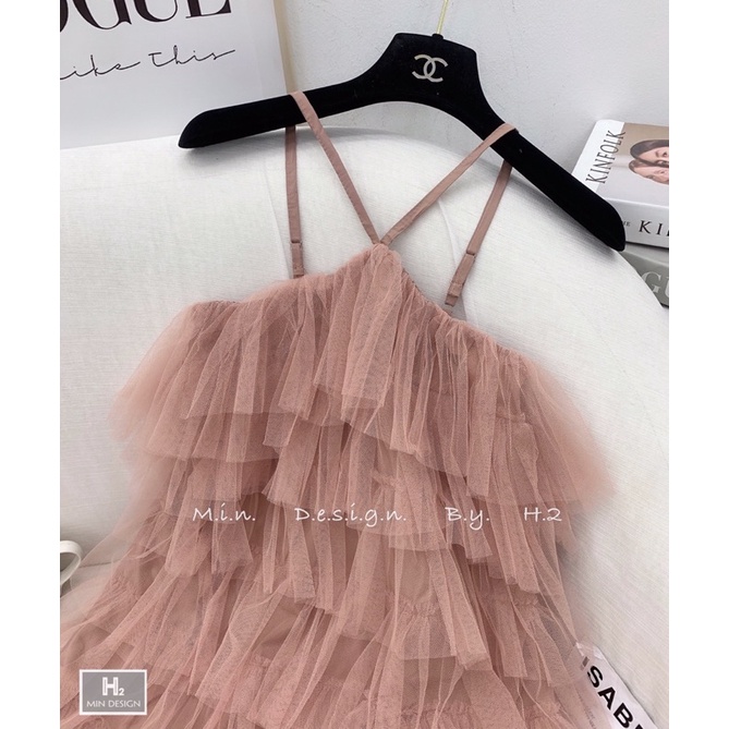 Váy cổ yếm tầng