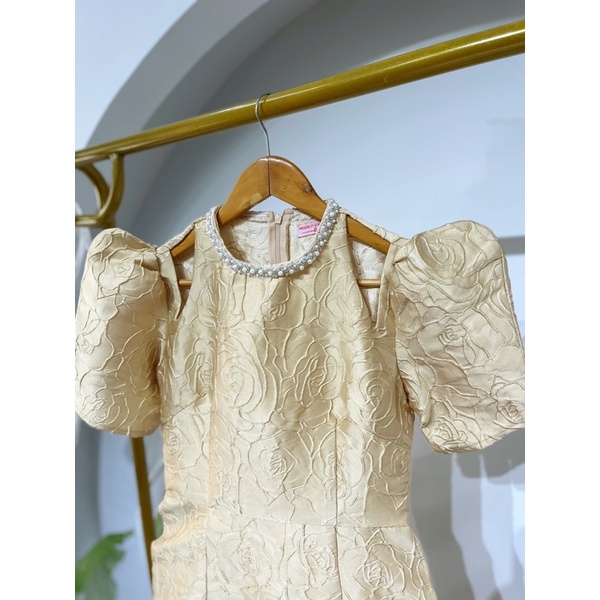 Áo dài cách tân gấm dệt cao cấp 3 màu đỏ vàng kem áo dài thiết kế đi tiệc cho chị em mùa thu đông 2022