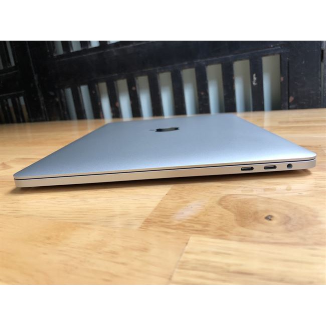 Macbook Pro 2017, 13.3in touch bar, i7 – 3.5G, Ram 16G, 256G, giá rẻ.'