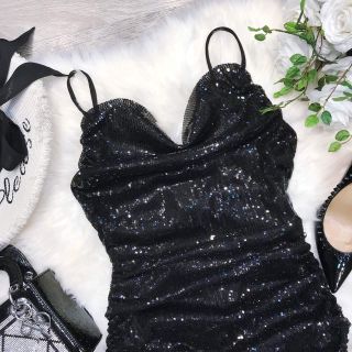 đầm body kim sa 2 dây cổ đổ
