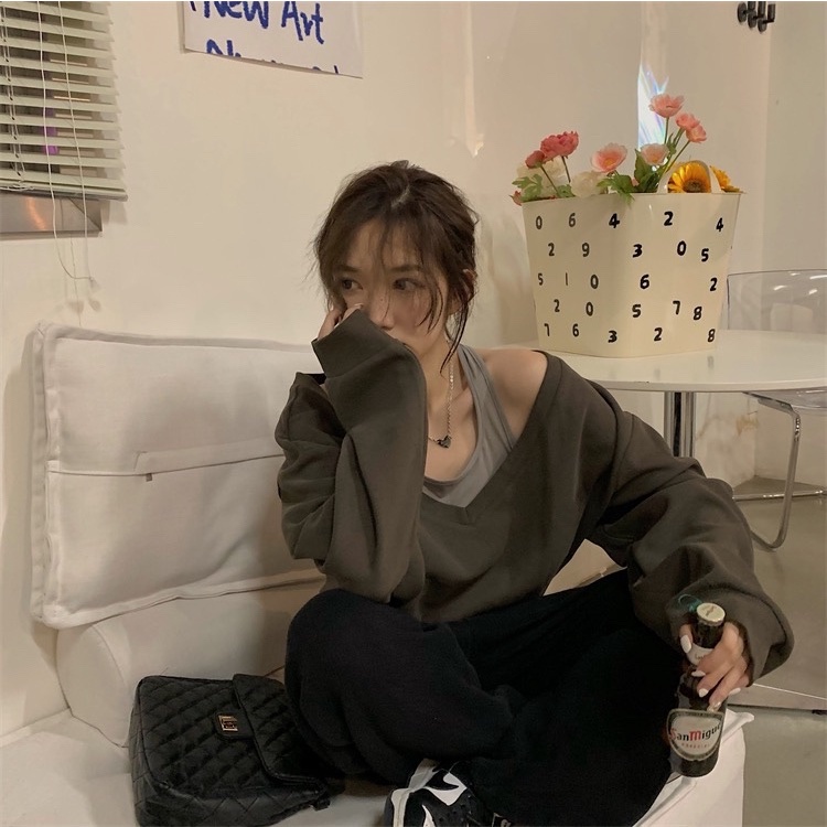 Áo Croptop Tay Dài Cổ Chữ V Hở Vai | BigBuy360 - bigbuy360.vn