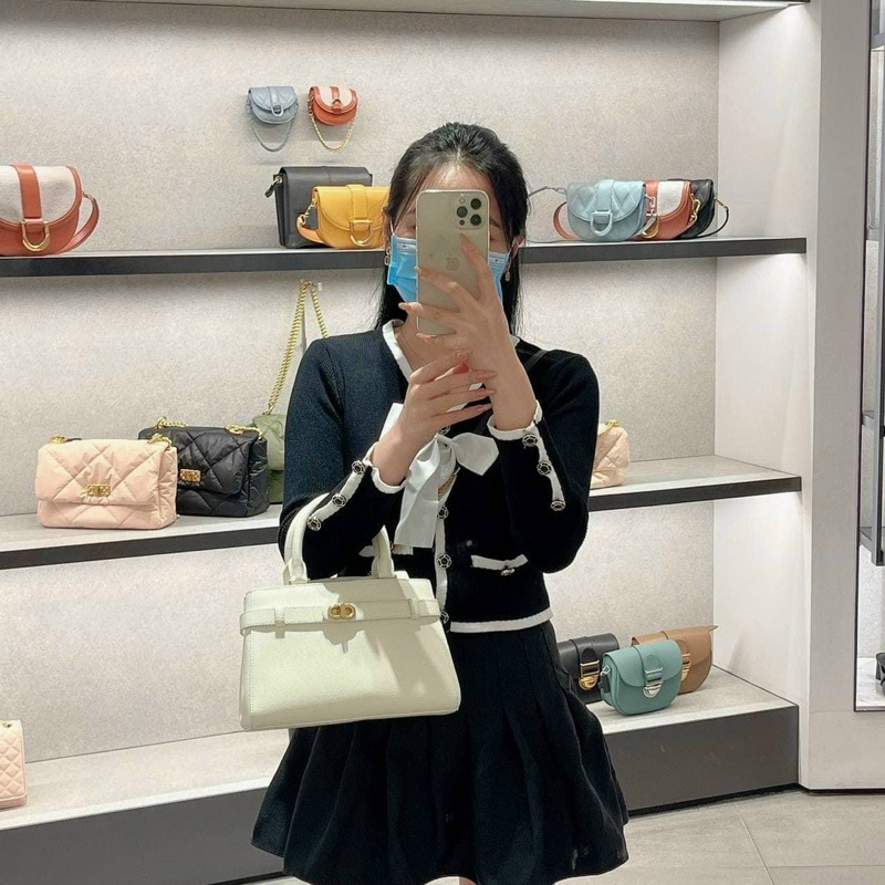 Túi CNK dáng công sở