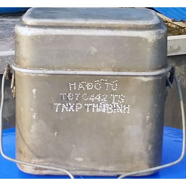 Cà mèn xưa hàng viện trợ cho LÍNH