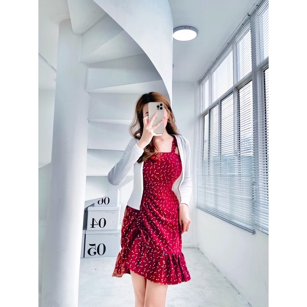 SET ĐẦM HOA ĐỎ NƠ VAI RÚT NHÍU + ÁO KHOÁC TRẮNG