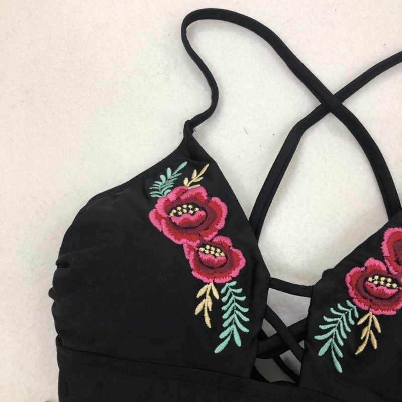 Bikini Hai Mảnh Thêu Hoa Có Sẵn Mút Ngực