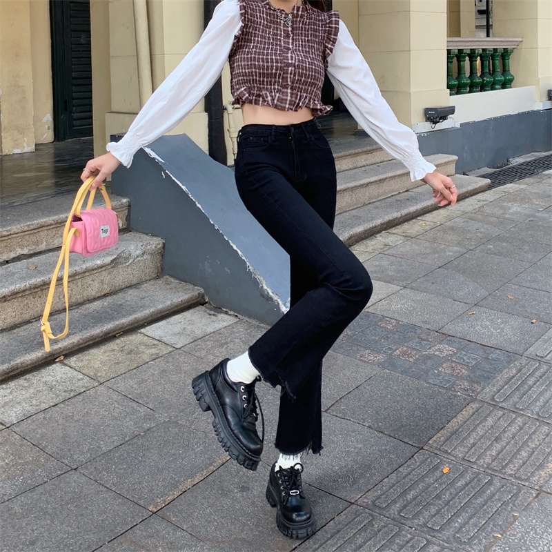LEEVA - Quần jeans nữ ống loe nhẹ phối rách gấu cách điệu Q044