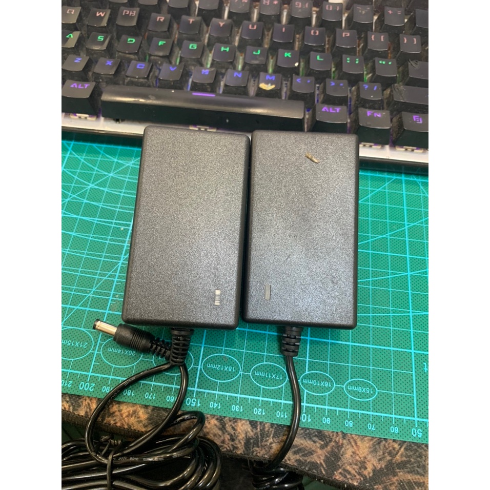 Sạc pin máy khoan 3s 12.6v - 2A Dùng Cho Pin Lion 18650