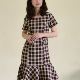 Váy kẻ caro đuôi cá