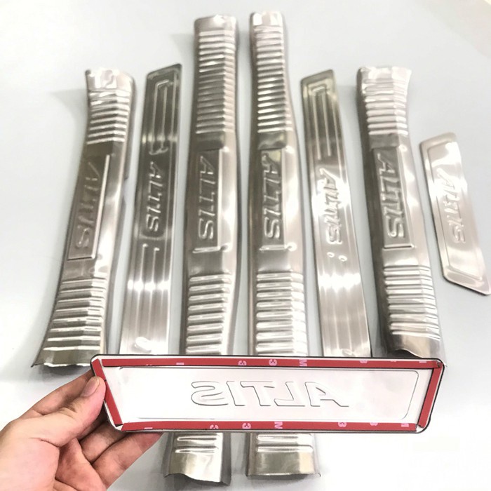 Ốp bậc cửa, Nẹp bước chân trong, ngoài xe Toyota Altis 2014 - 2021 chất liệu inox