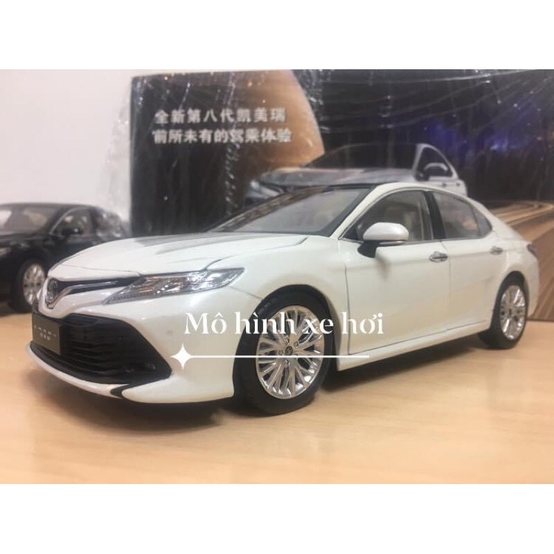 Mô hình Toyota Camry 2019 tỉ lệ 1/18