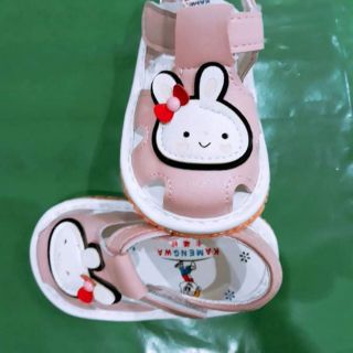Giày tập đi cho bé mẫu thỏ có còi