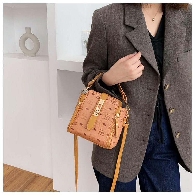 Túi Xách Họa Tiết Mèo Hello Kitty Kèm Dây Đeo Chéo Y10 – Video Thật