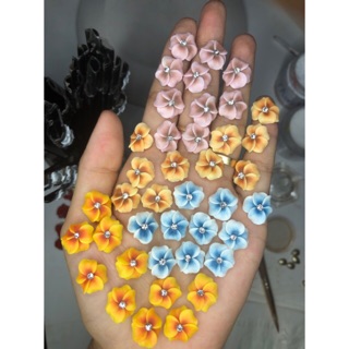 hoa đậu ombre nail