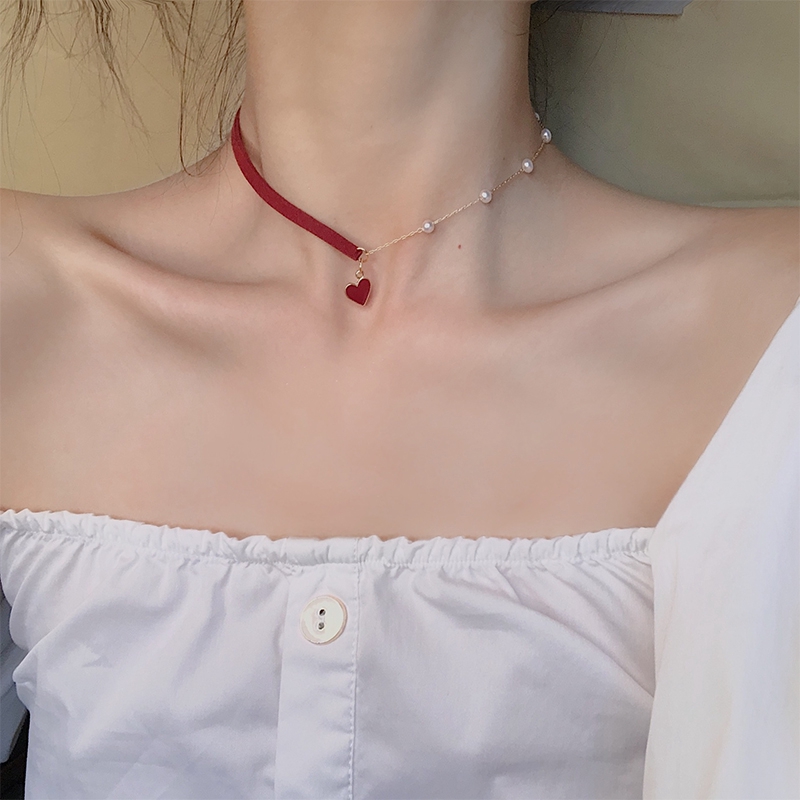 Vòng cổ choker mặt trái tim đính hạt giả ngọc trai