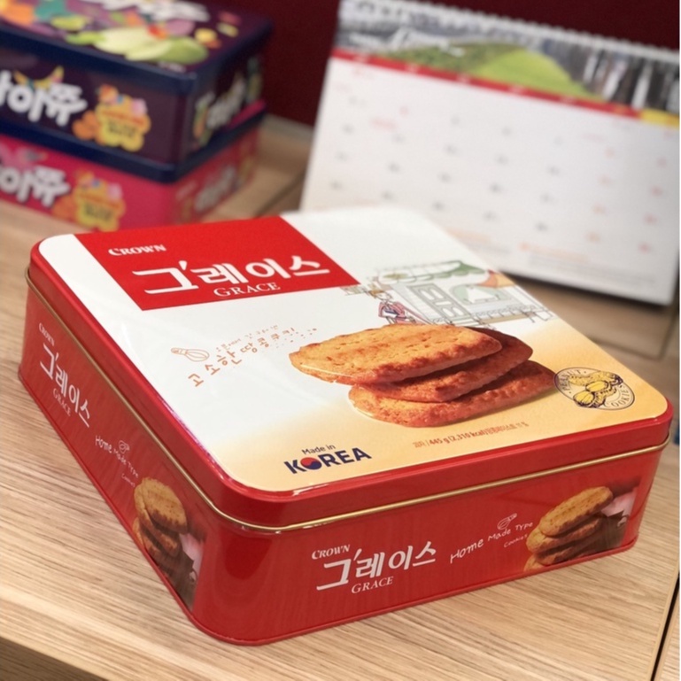Bánh Crown Grace hộp thiếc 445g Đỏ