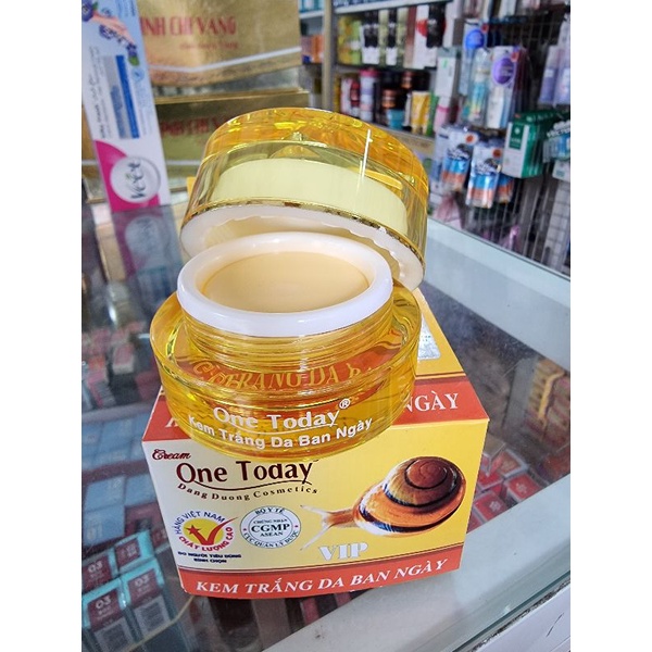 kem one today trắng da ban ngày 15gr ( chuẩn cty )