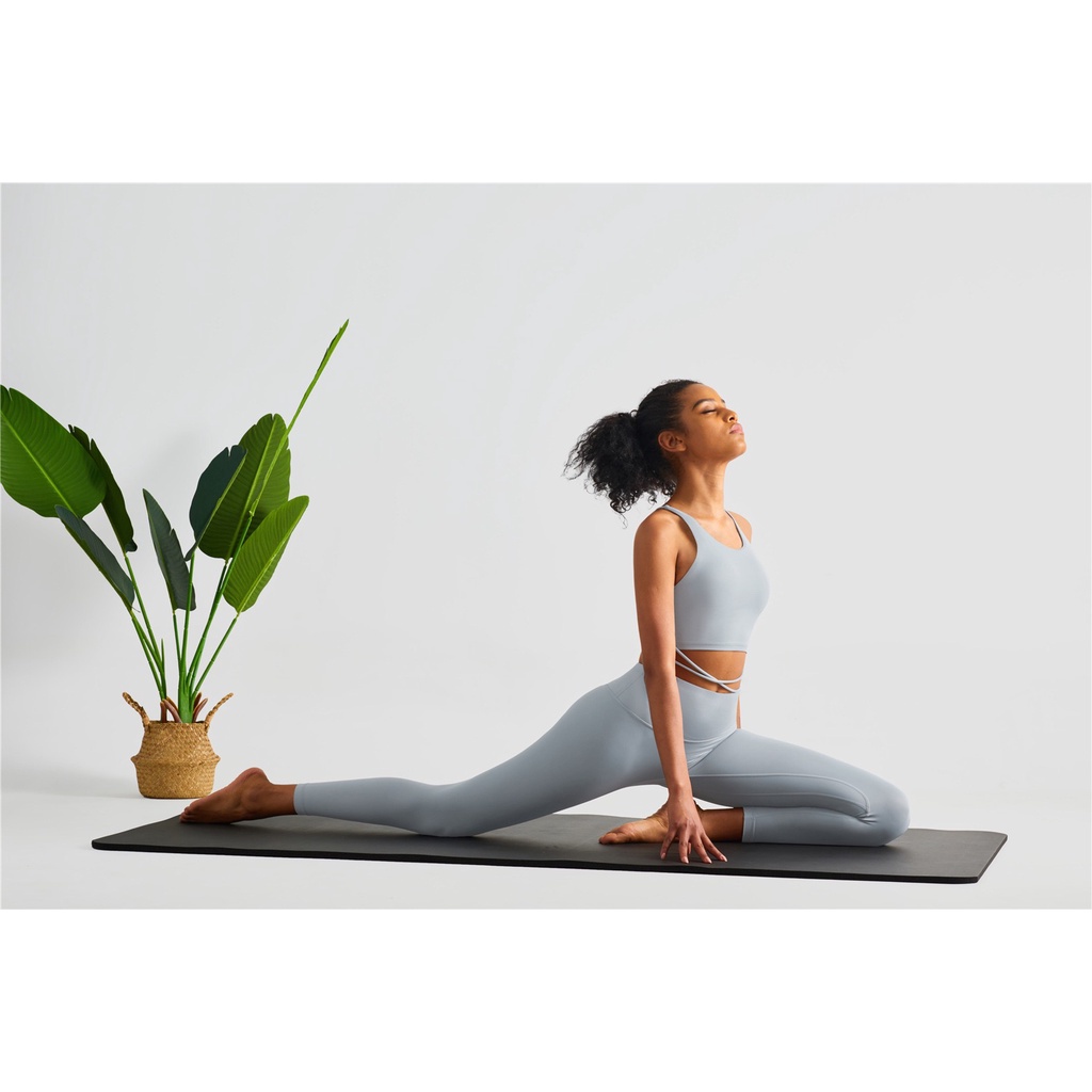 Set đồ tập gồm áo ngực thể thao và quần dài để tập yoga