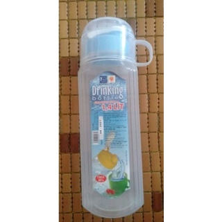 Bình đựng nước PP 1400ml kèm ly.