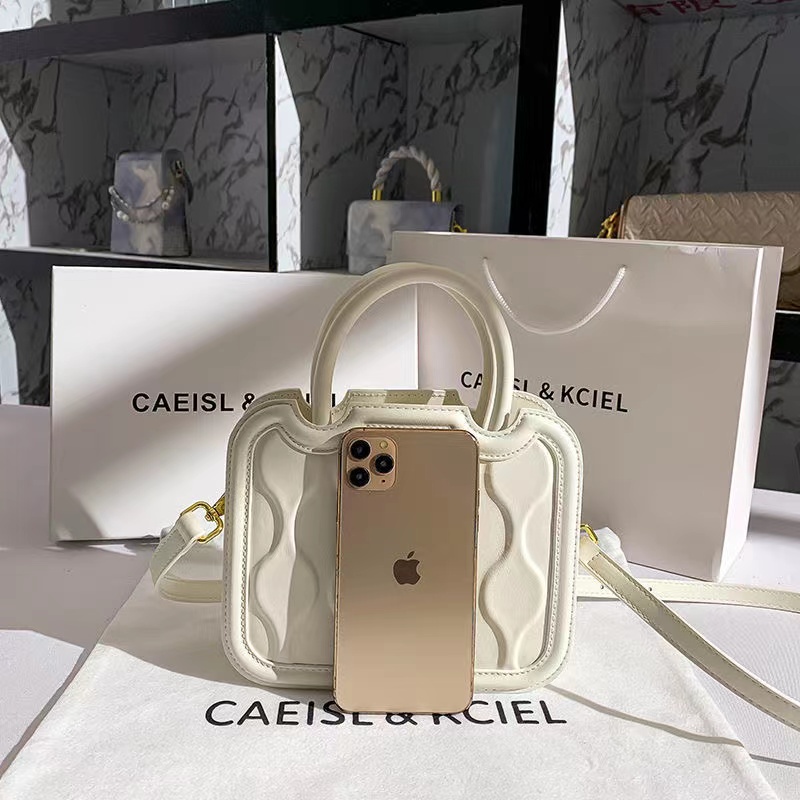 Túi Đeo Chéo Một Bên Vai Phong Cách Phương Tây Thời Trang Mới Dành Cho Nữ