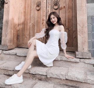 Váy trễ vai tay voan
