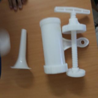 Dụng cụ nhồi xúc xích, lạp xưởng