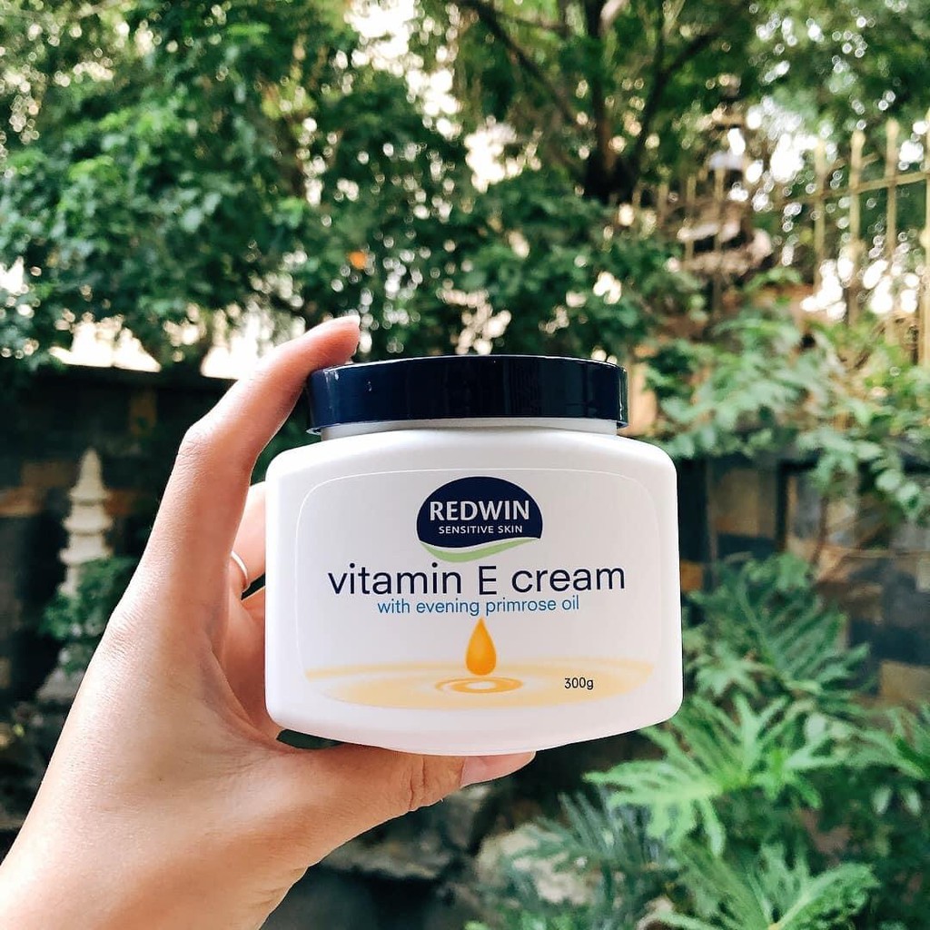 Kem dưỡng da mềm mịn Redwin Vitamin E Cream 300g