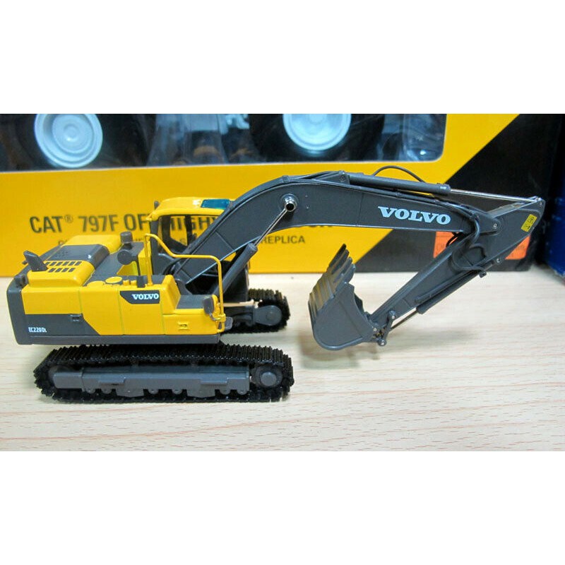 Mô Hình Xe Xúc Đất Volvo Ec220D Tỉ Lệ 1/50