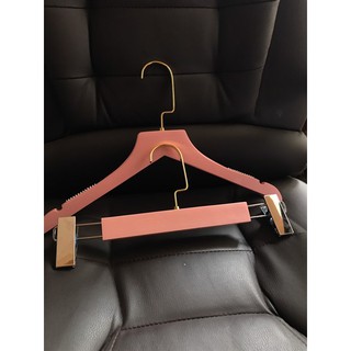 MÓC KẸP QUẦN GỖ HỒNG CAO CẤP - MÓC KẸP TREO QUẦN ÁO CHO SHOP