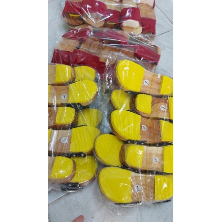 Guốc gổ quai nhung xinh xinh cho bé