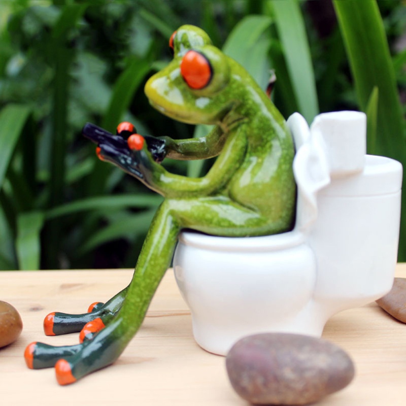 Đồ  trang trí chú ếch ngồi toilet vui nhộn dùng trang trí nhà tắm/ngoài trời