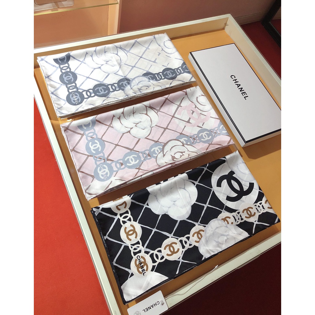 Khăn Choàng Cổ Vuông Bằng Lụa In Họa Tiết Hoa Trà Đen Trắng Hồng Sang Trọng Cho Nữ