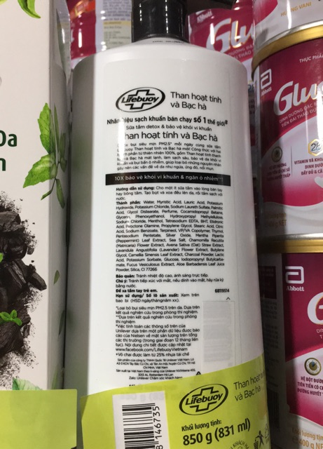 Sữa Tắm Lifebouy Than Hoạt Tính Và Cám Gạo Chai 800g (782ml)